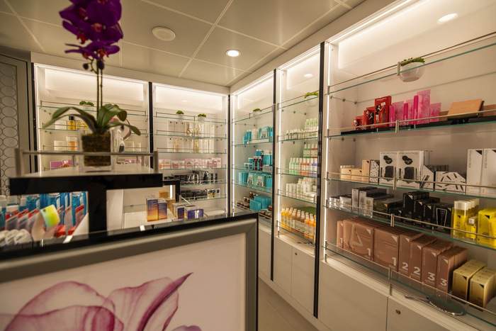 Azamara Cruises Shops © Tim Faircloth, Azamara Cruises3.jpg